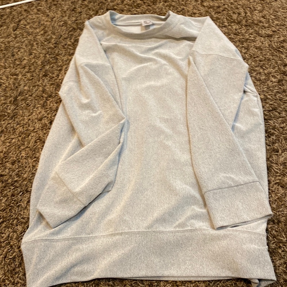 Five dancewear oversized crew.